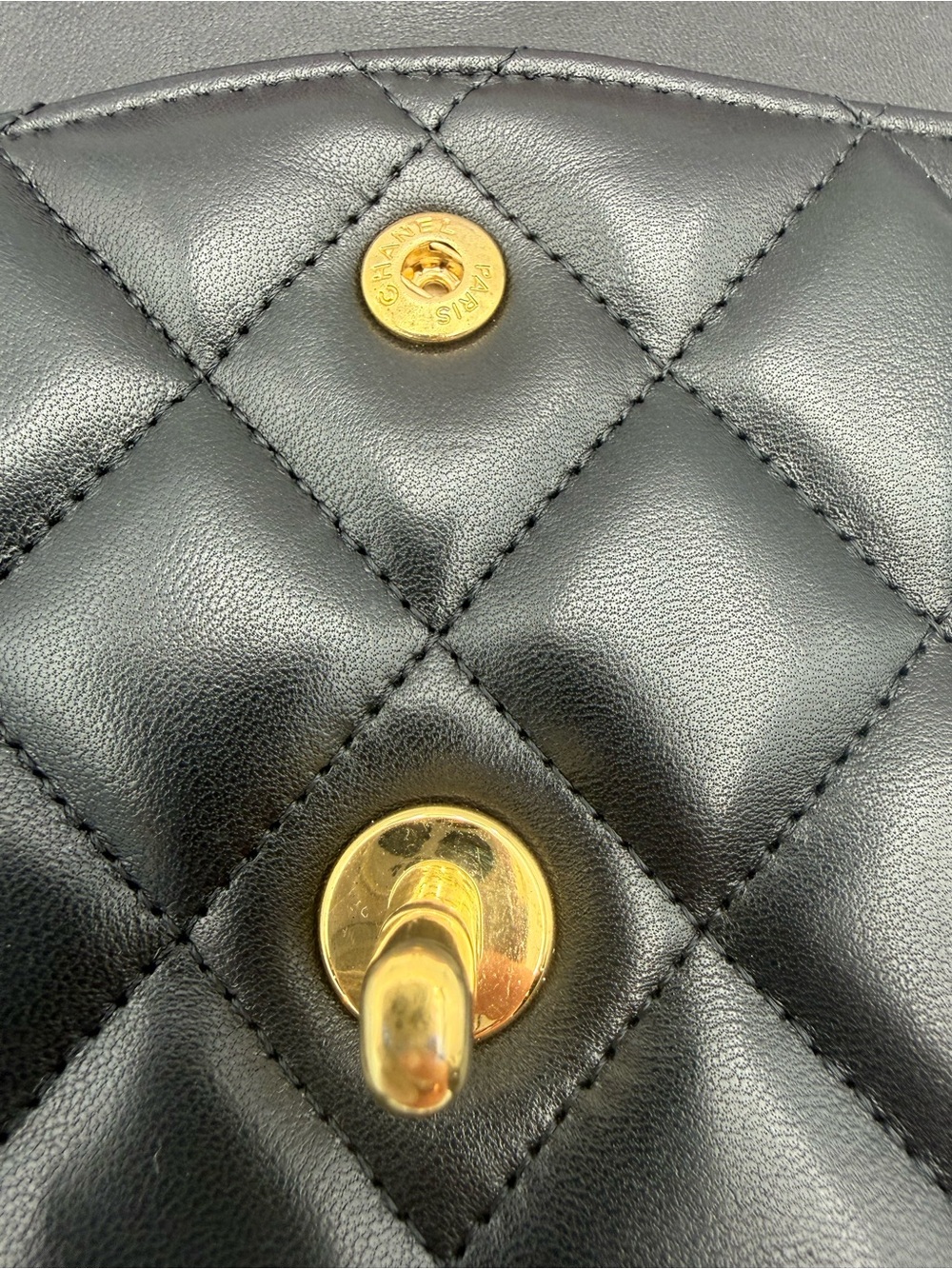 CHANEL Black Classic Double Flap Jumbo in Lambskin - Picture 9 of 14